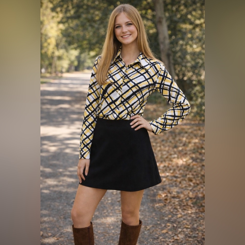 *Vintage 70โs dagger collar blouse, button front yellow and black mod geometric